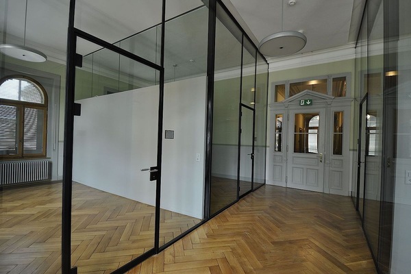 Bundeshaus Ganzglasabschlüsse