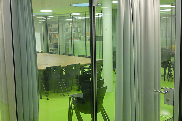 Schulhaus Steinhölzli Trennwände aus Isolierverglasung mit erhöhtem Schallschutz